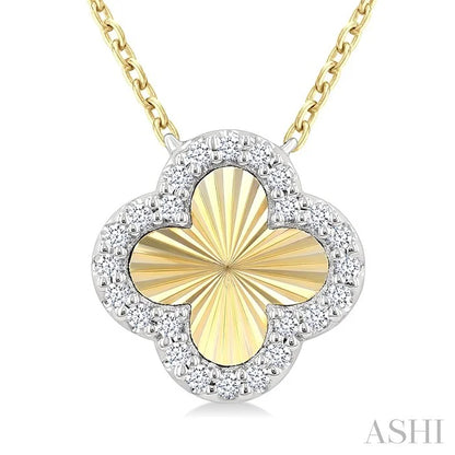 Clover Fluted Petite Diamond Fashion Pendant