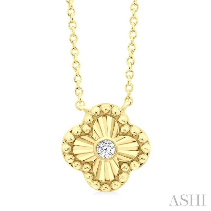 Clover Fluted Petite Diamond Fashion Pendant