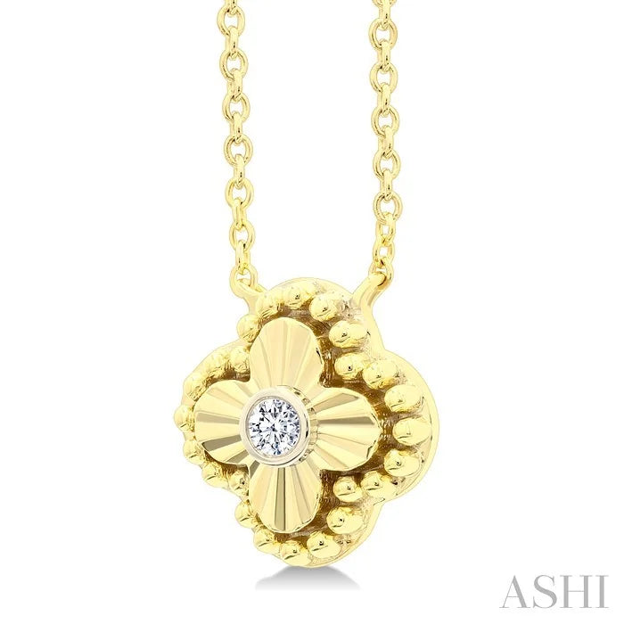 Clover Fluted Petite Diamond Fashion Pendant