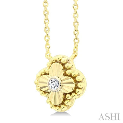 Clover Fluted Petite Diamond Fashion Pendant