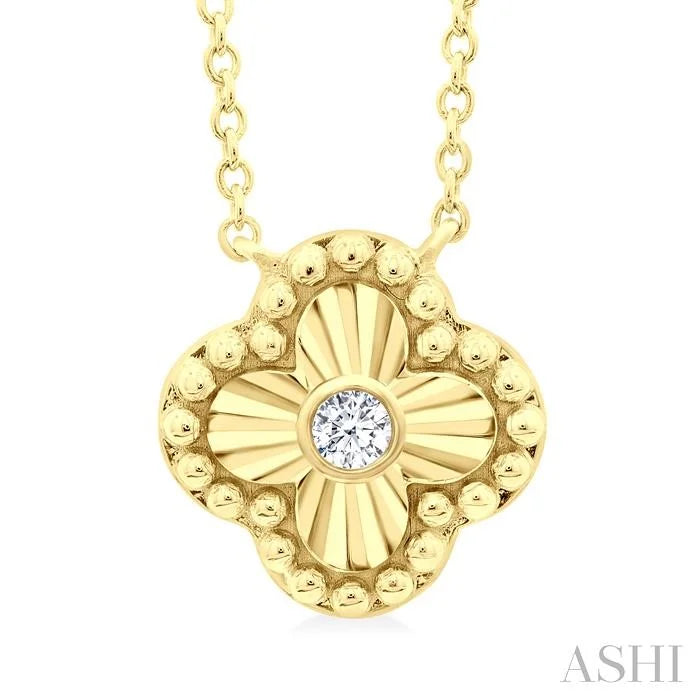 Clover Fluted Petite Diamond Fashion Pendant