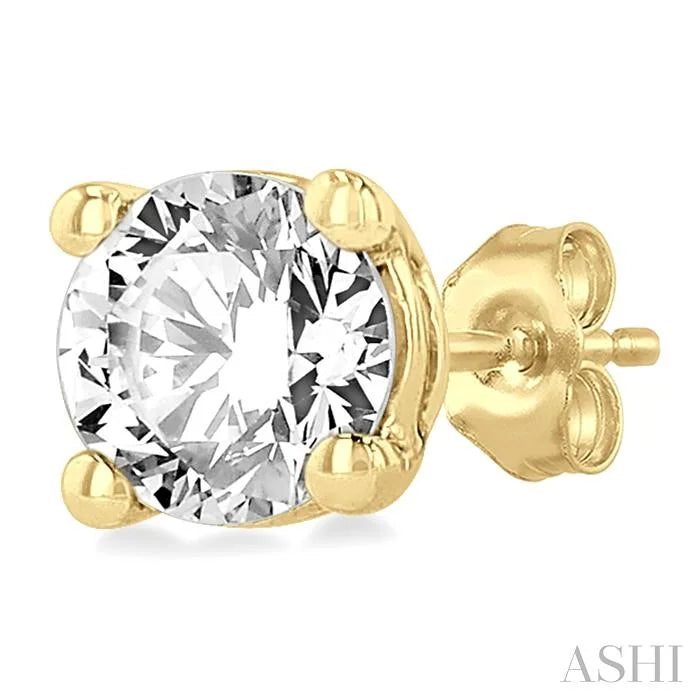 Round Shape Diamond Stud Earrings
