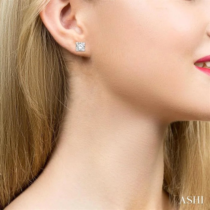 Round Shape Diamond Stud Earrings