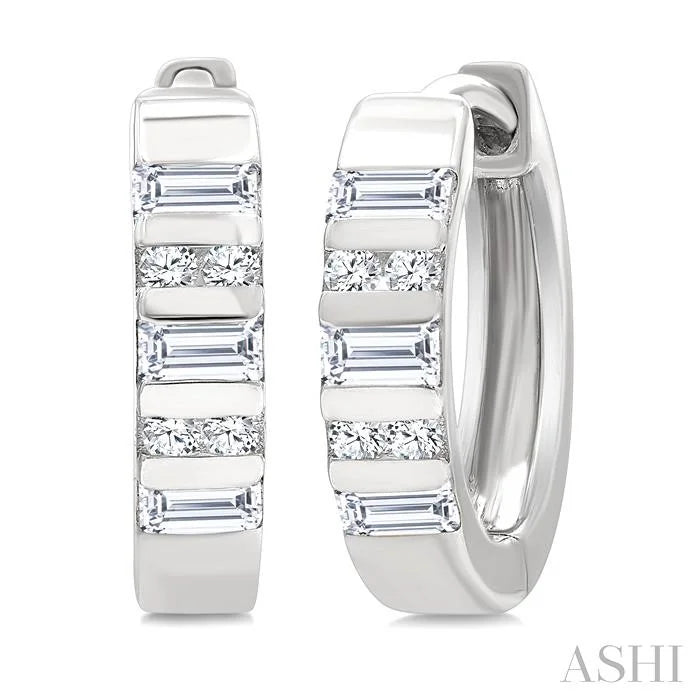 Bar Petite Diamond Huggie Fashion Earrings