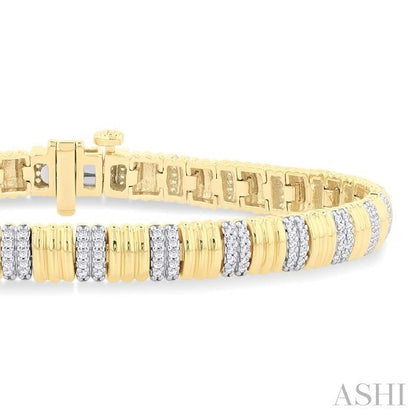 Ribbed Diamond Fashion Bracelet