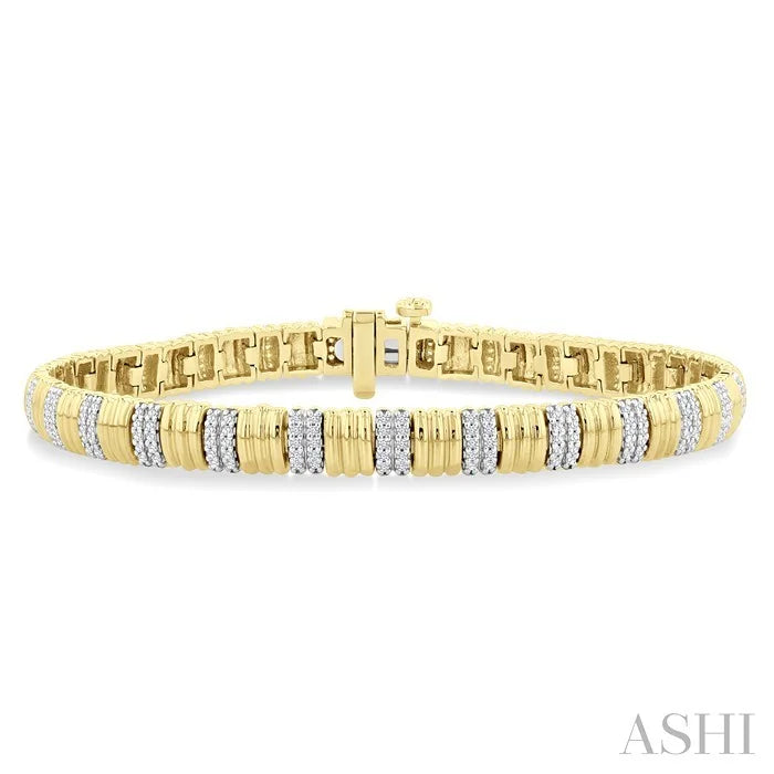 Ribbed Diamond Fashion Bracelet