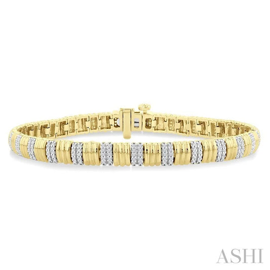 Ribbed Diamond Fashion Bracelet
