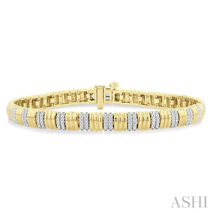 Ribbed Diamond Fashion Bracelet