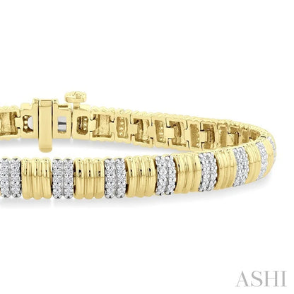 Ribbed Diamond Fashion Bracelet