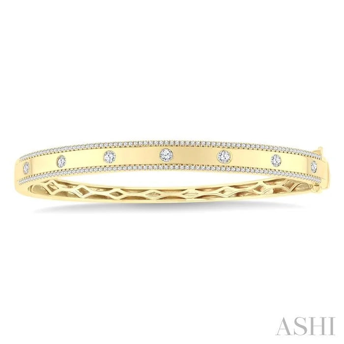 Flush Set Diamond Fashion Bangle