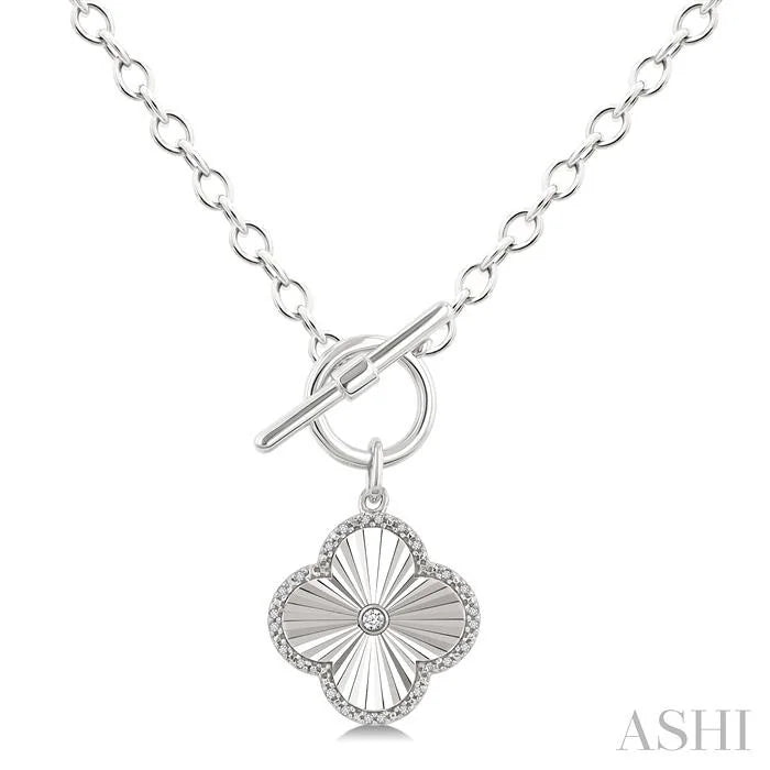 Silver Clover Fluted Toggle Diamond Fashion Necklace