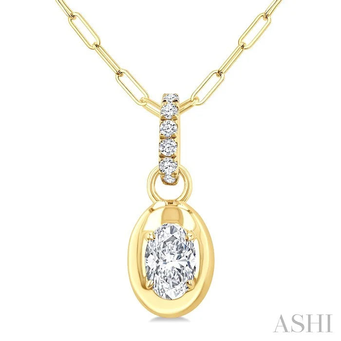 Oval Shape Paperclip Diamond Fashion Pendant