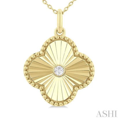 Clover Fluted Medallion Diamond Fashion Pendant