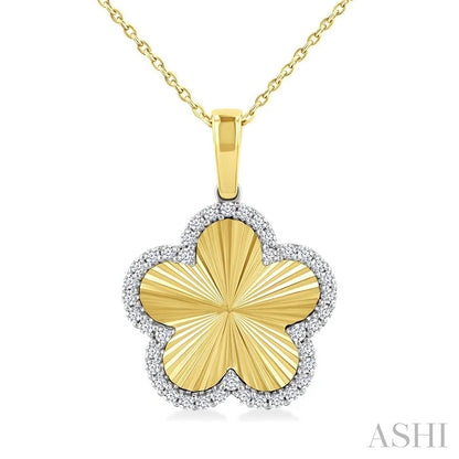 Clover Fluted Diamond Fashion Pendant