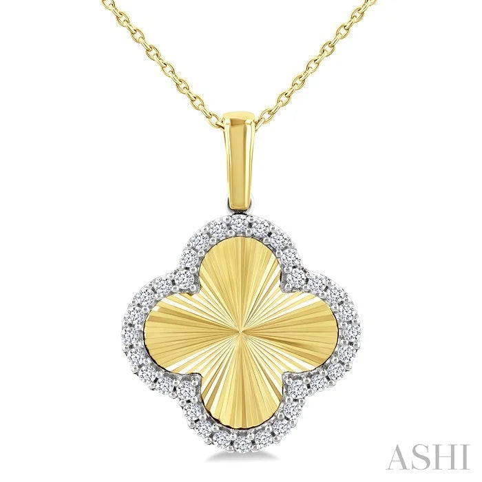 Clover Fluted Diamond Fashion Pendant