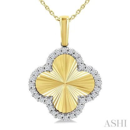 Clover Fluted Diamond Fashion Pendant