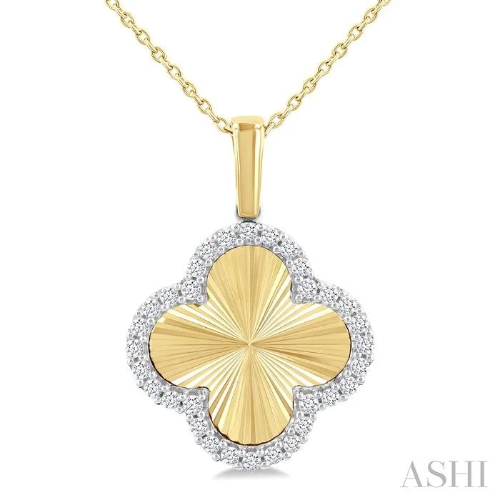 Clover Fluted Diamond Fashion Pendant
