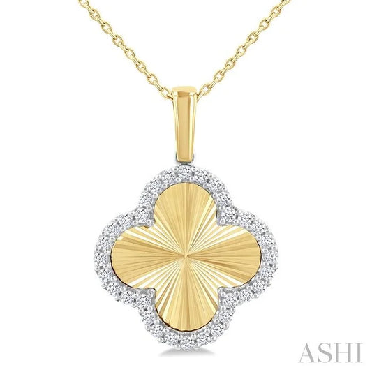 Clover Fluted Diamond Fashion Pendant