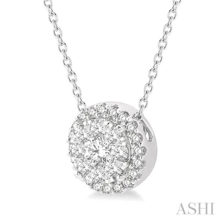 Round Shape Halo Lovebright Essential Diamond Pendant