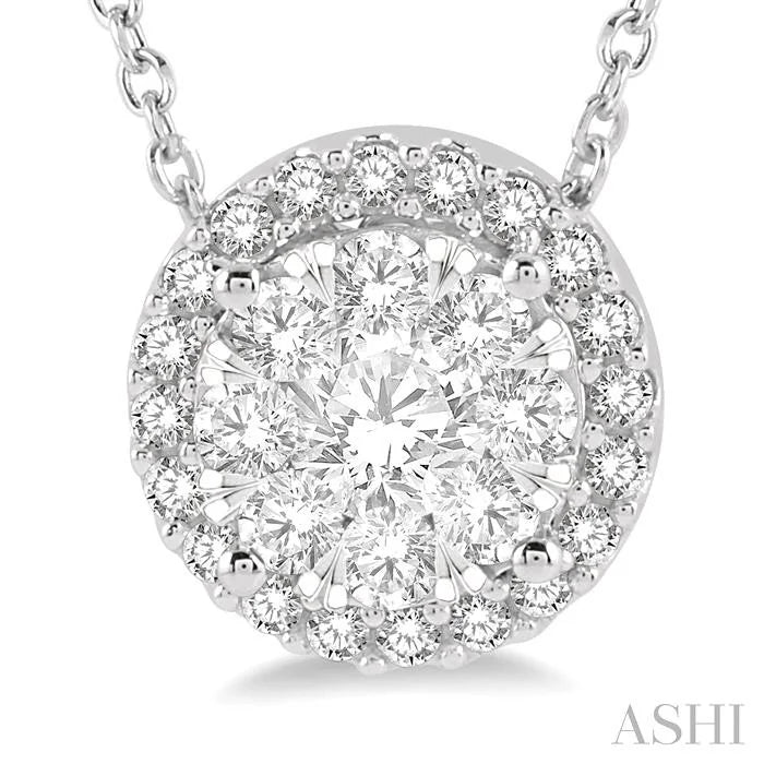Round Shape Halo Lovebright Essential Diamond Pendant
