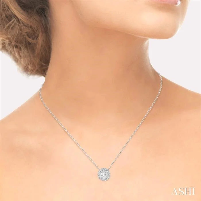 Round Shape Halo Lovebright Essential Diamond Pendant