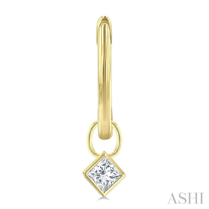 Princess Shape Bezel Set Diamond Huggie Fashion Earrings