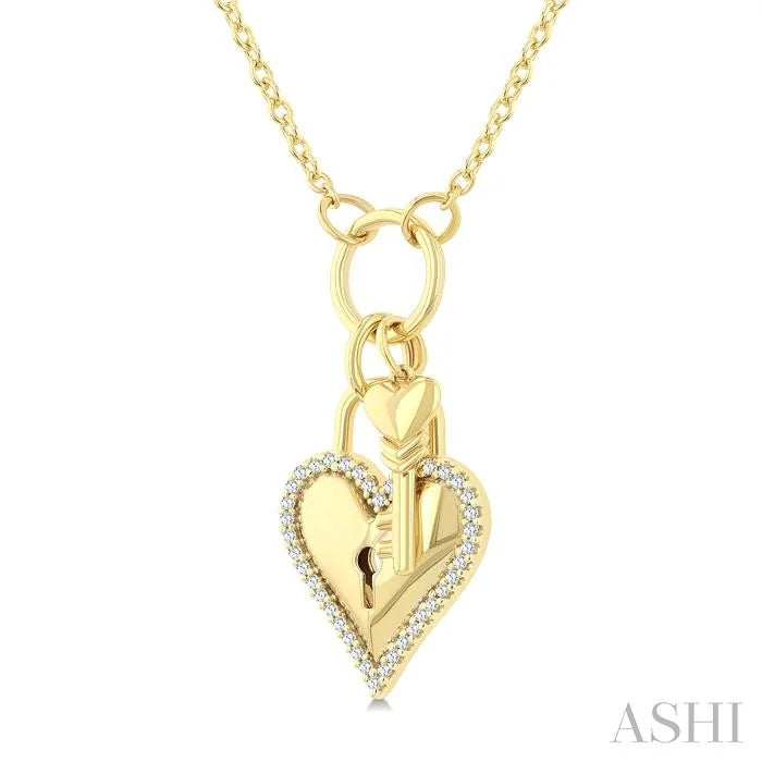 Golden Glow Heart Lock & Key Charm Diamond Fashion Pendant