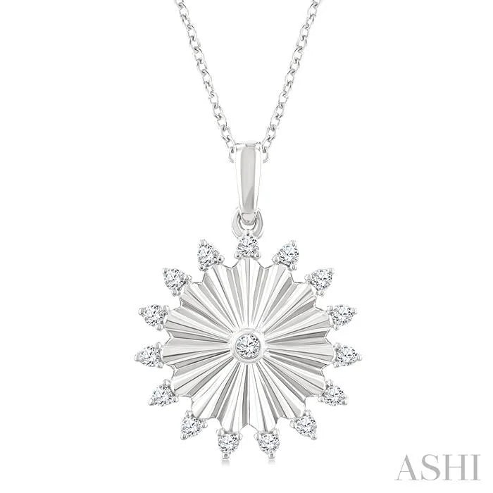 Circle Fluted Diamond Fashion Pendant