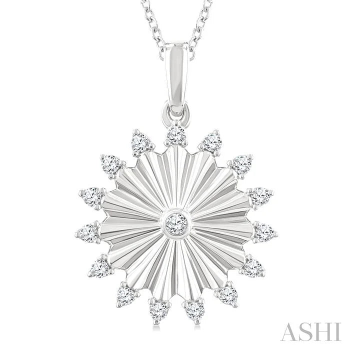 Circle Fluted Diamond Fashion Pendant
