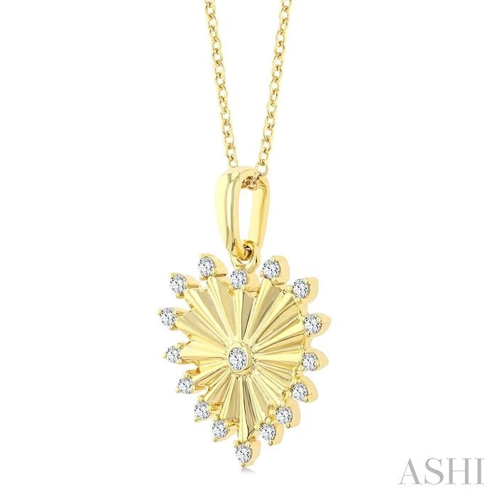 Heart Fluted Diamond Fashion Pendant