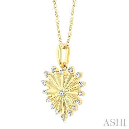 Heart Fluted Diamond Fashion Pendant