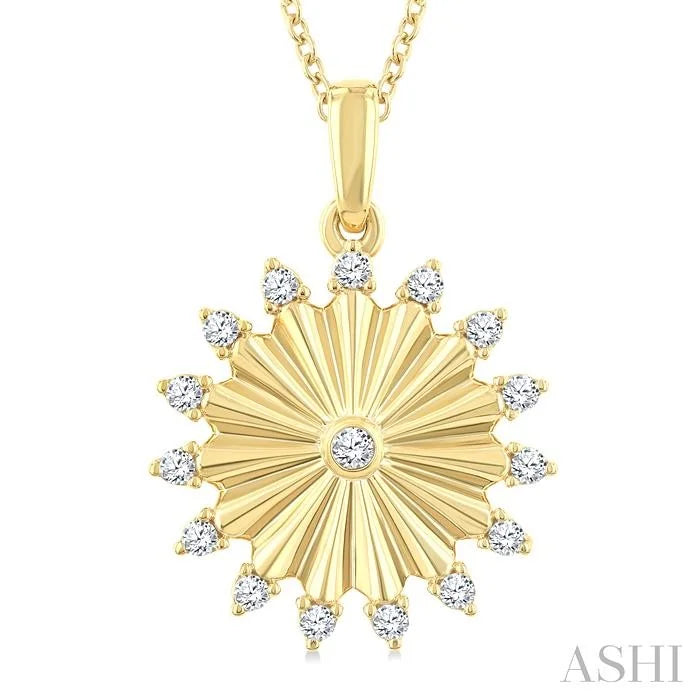 Circle Fluted Diamond Fashion Pendant