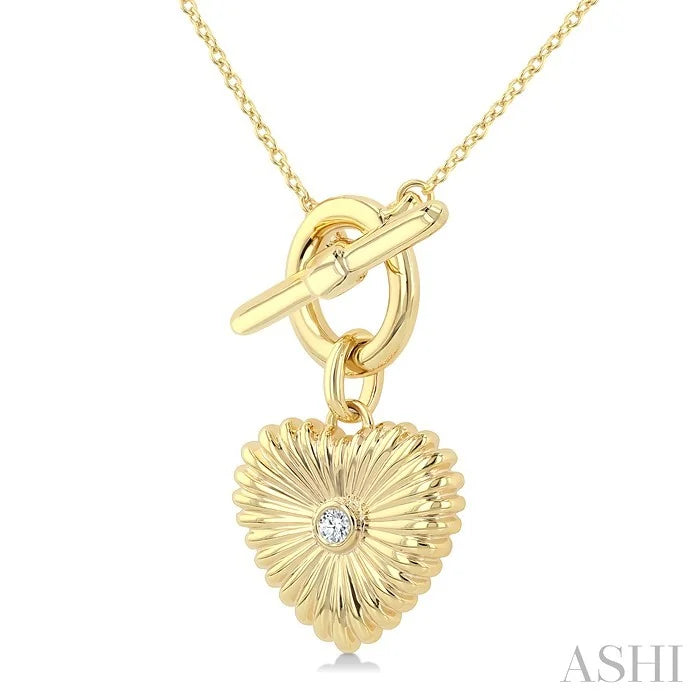 Heart Toggle Fluted Diamond Fashion Necklace