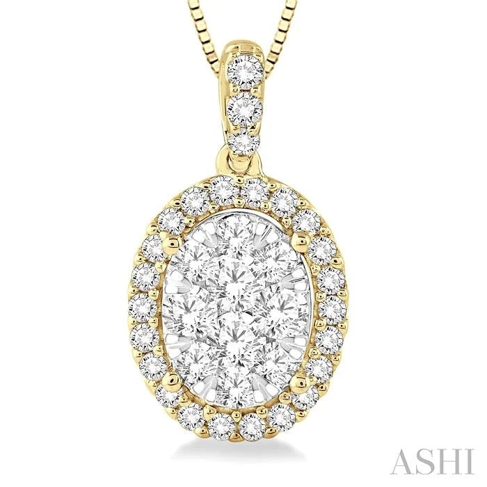 Oval Shape Halo Lovebright Essential Diamond Pendant