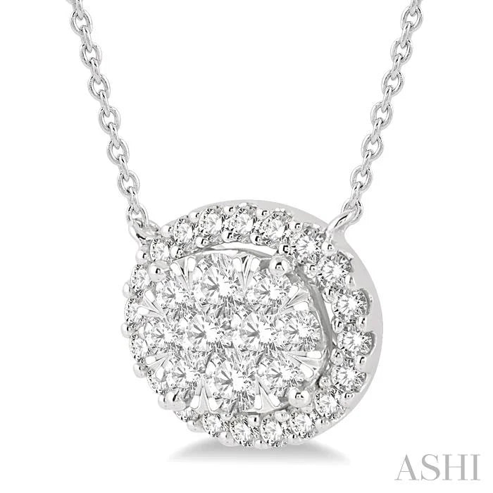 Oval Shape East-West Halo Lovebright Essential Diamond Pendant