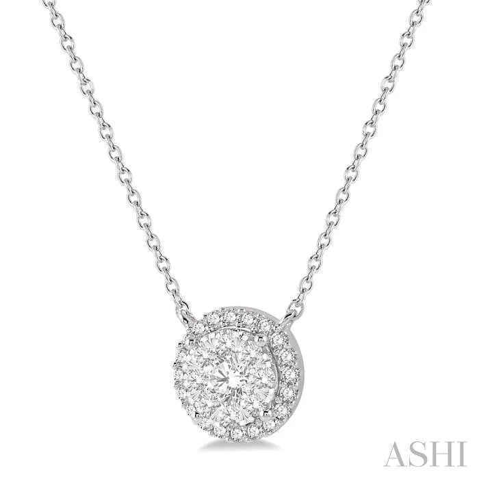 Round Shape Halo Lovebright Essential Diamond Pendant