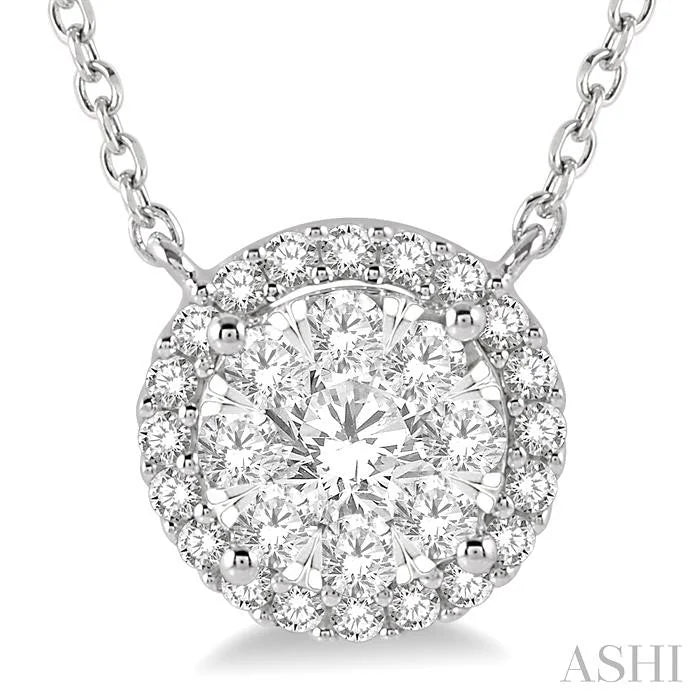 Round Shape Halo Lovebright Essential Diamond Pendant