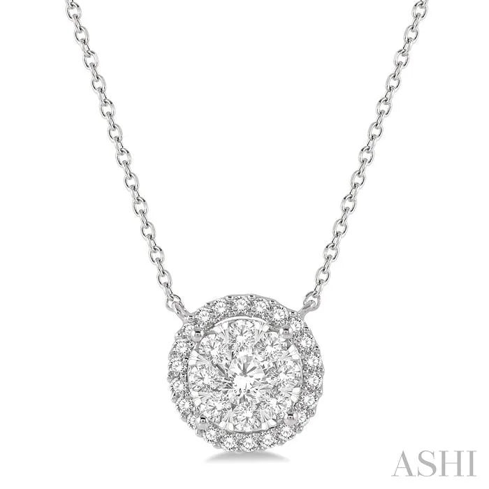 Round Shape Halo Lovebright Essential Diamond Pendant