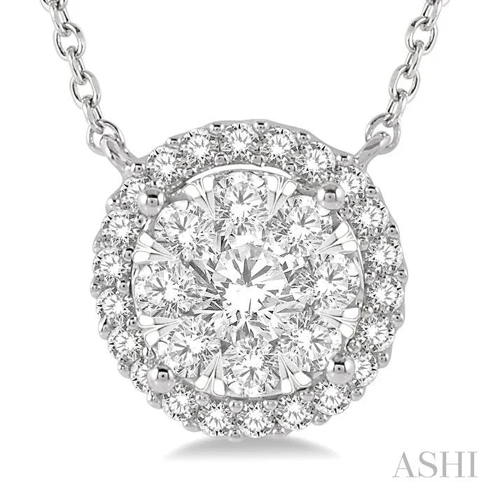 Round Shape Halo Lovebright Essential Diamond Pendant